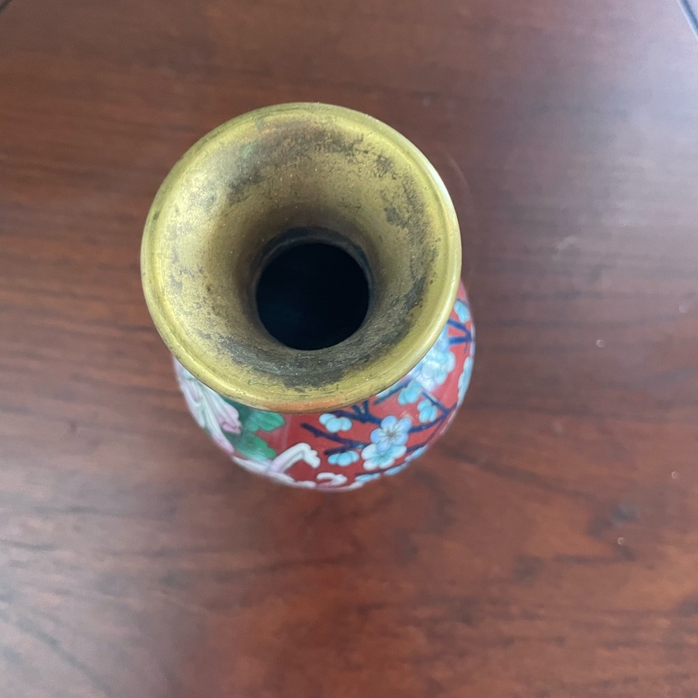 Vintage Chinese Hand-Painted Red Floral Cloisonné Vase with Gold Accents - Picture 2 of 4